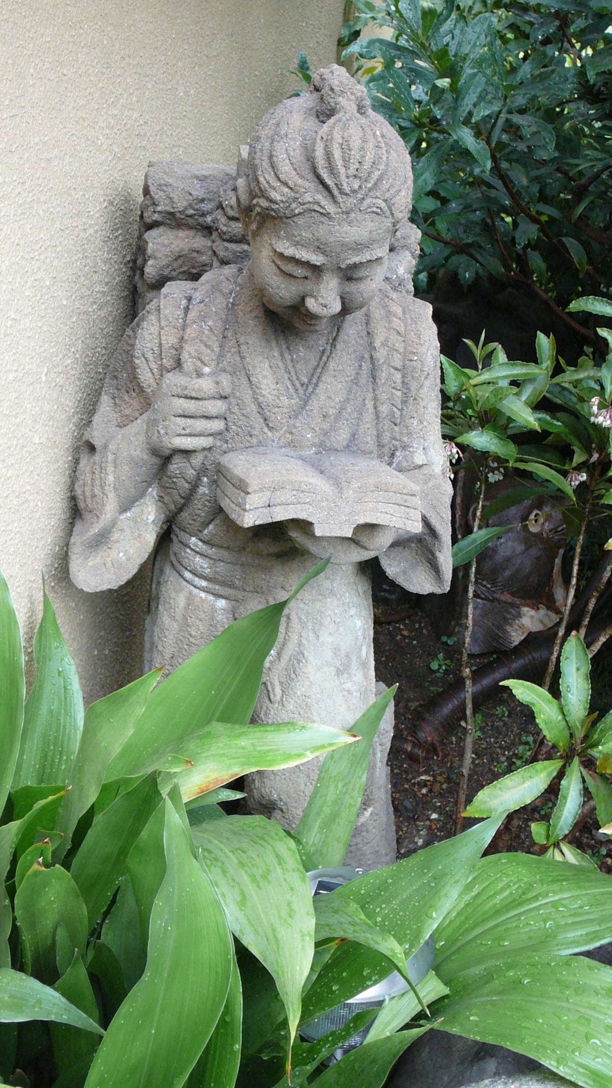 Sculpture : le lecteur voyageur, Kyoto, Japon